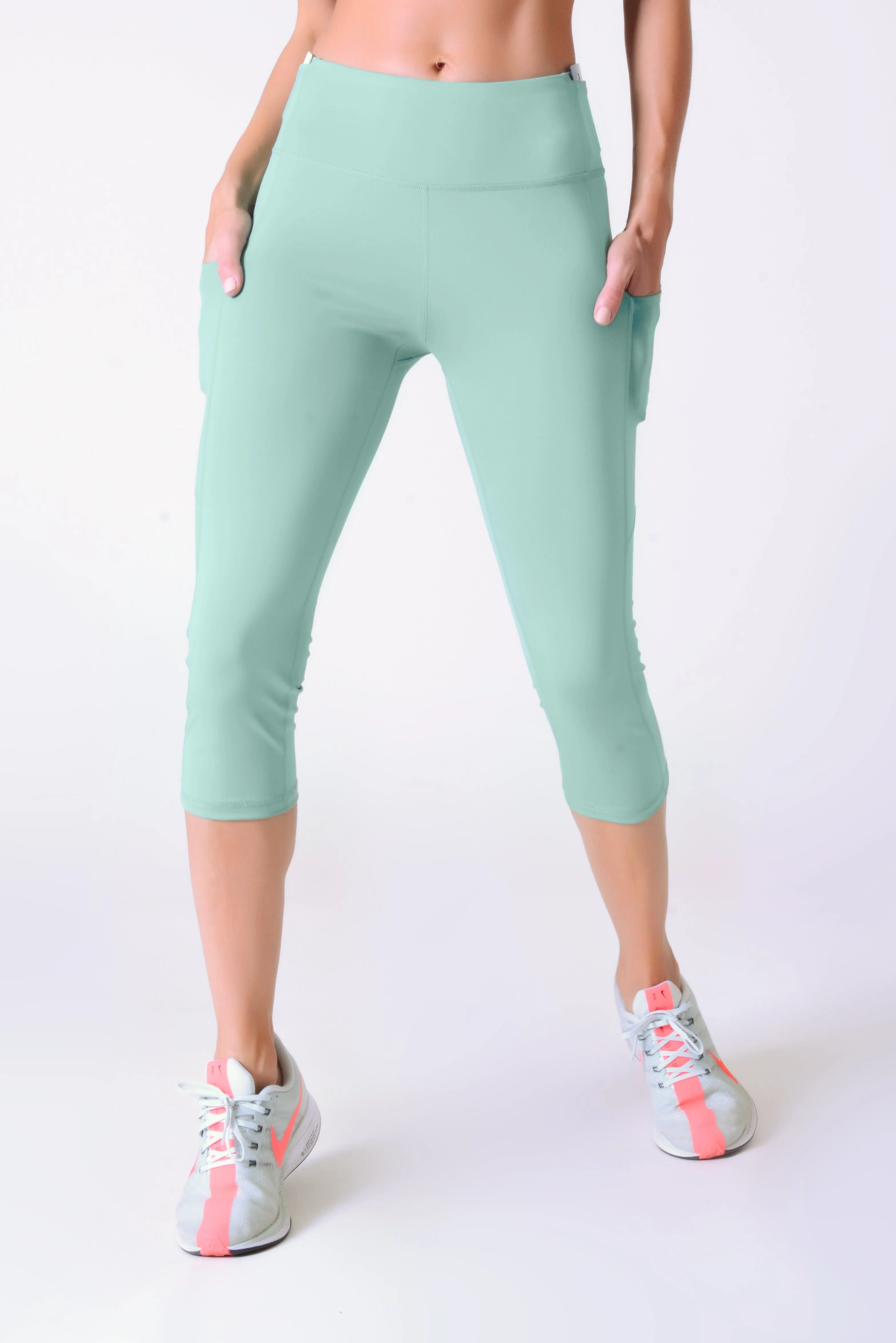 Active 5-Pocket Capri Leggings