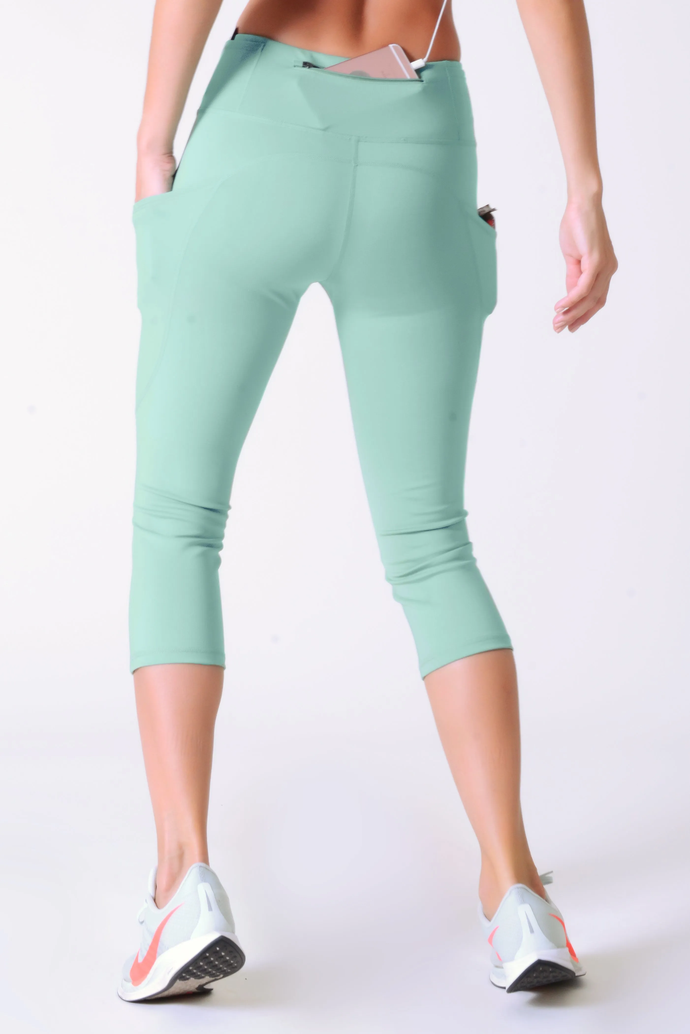 Active 5-Pocket Capri Leggings