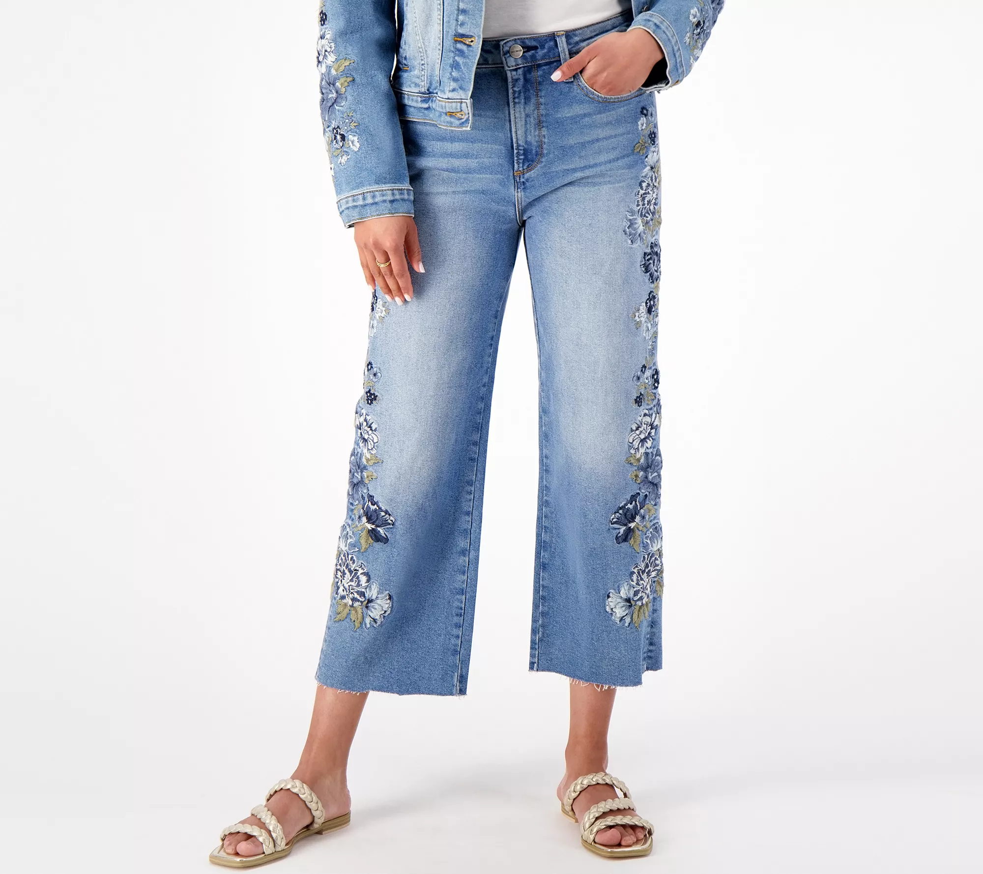 Driftwood Jeans Charlee Wide Leg Embroidered Crop- Blue Bell Fleur