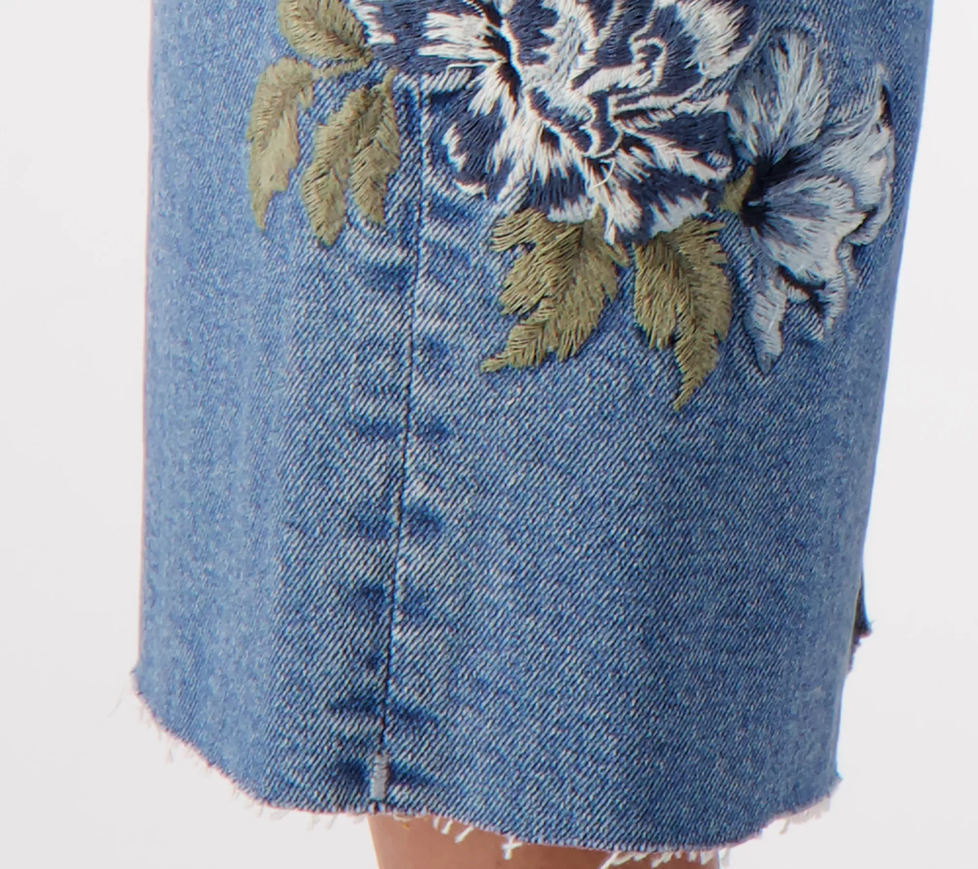 Driftwood Jeans Charlee Wide Leg Embroidered Crop- Blue Bell Fleur