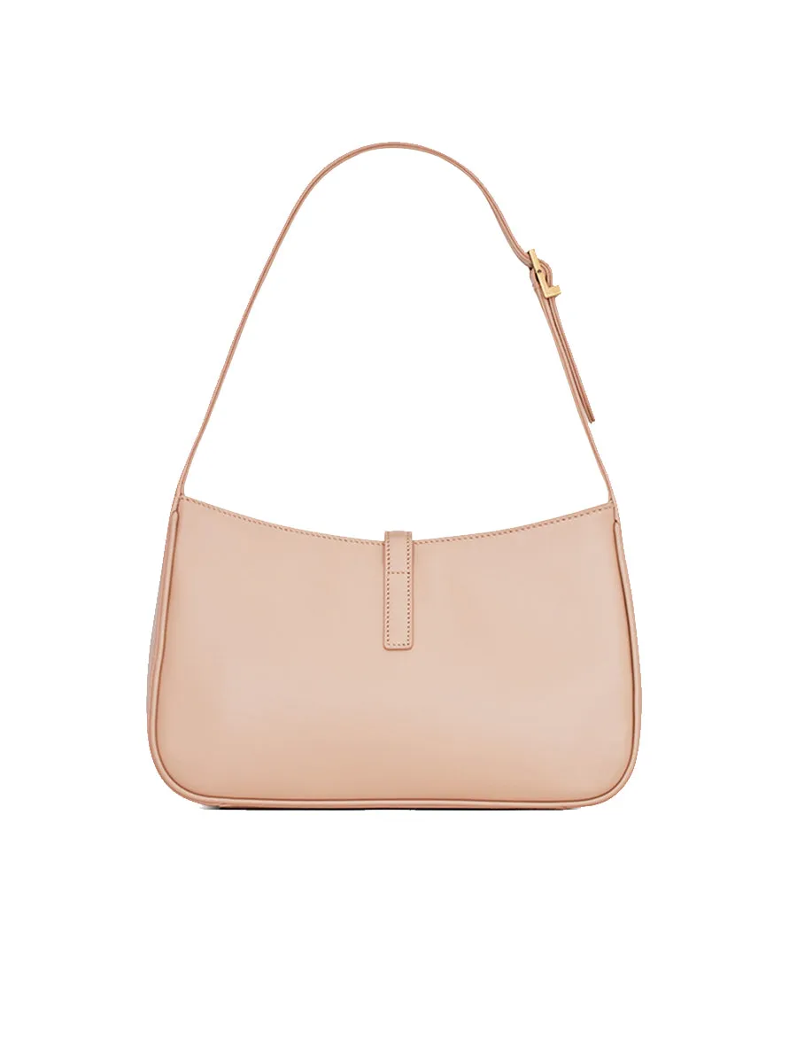 Le 5 a 7 Hobo Bag in Smooth Leather in Rosy Sand