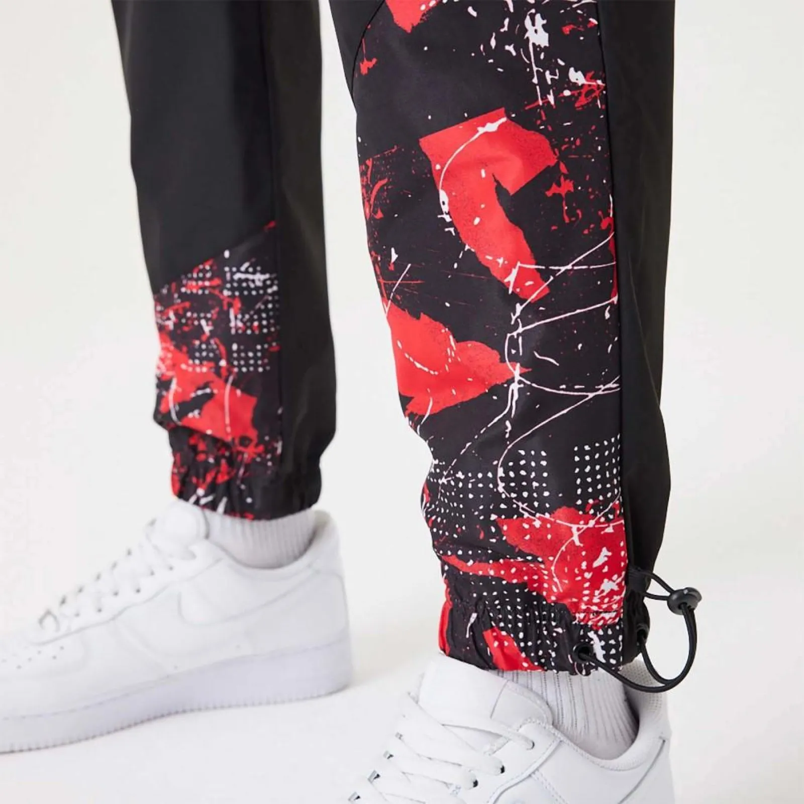 New Era NBA Chicago Bulls All Over Print Joggers ''Black''