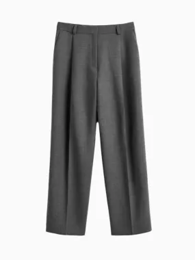 Pleated straight trousers