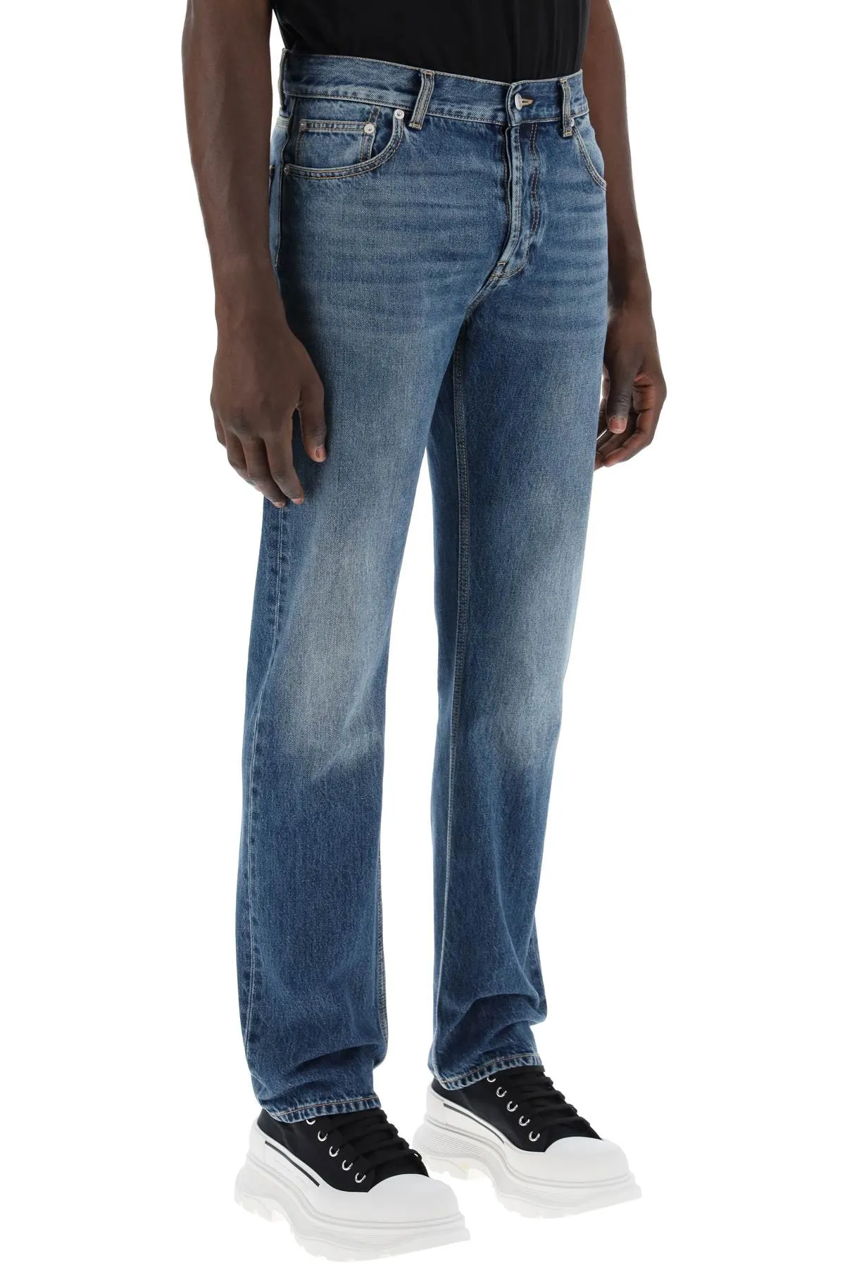 straight leg jeans with faux pocket on the back. 794082 QYAA5 BLUE WASHED