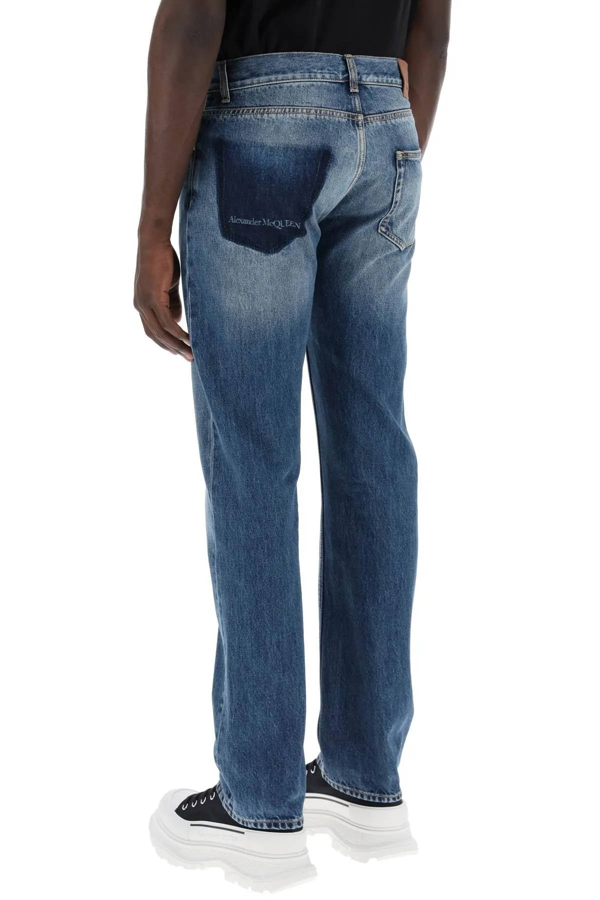 straight leg jeans with faux pocket on the back. 794082 QYAA5 BLUE WASHED