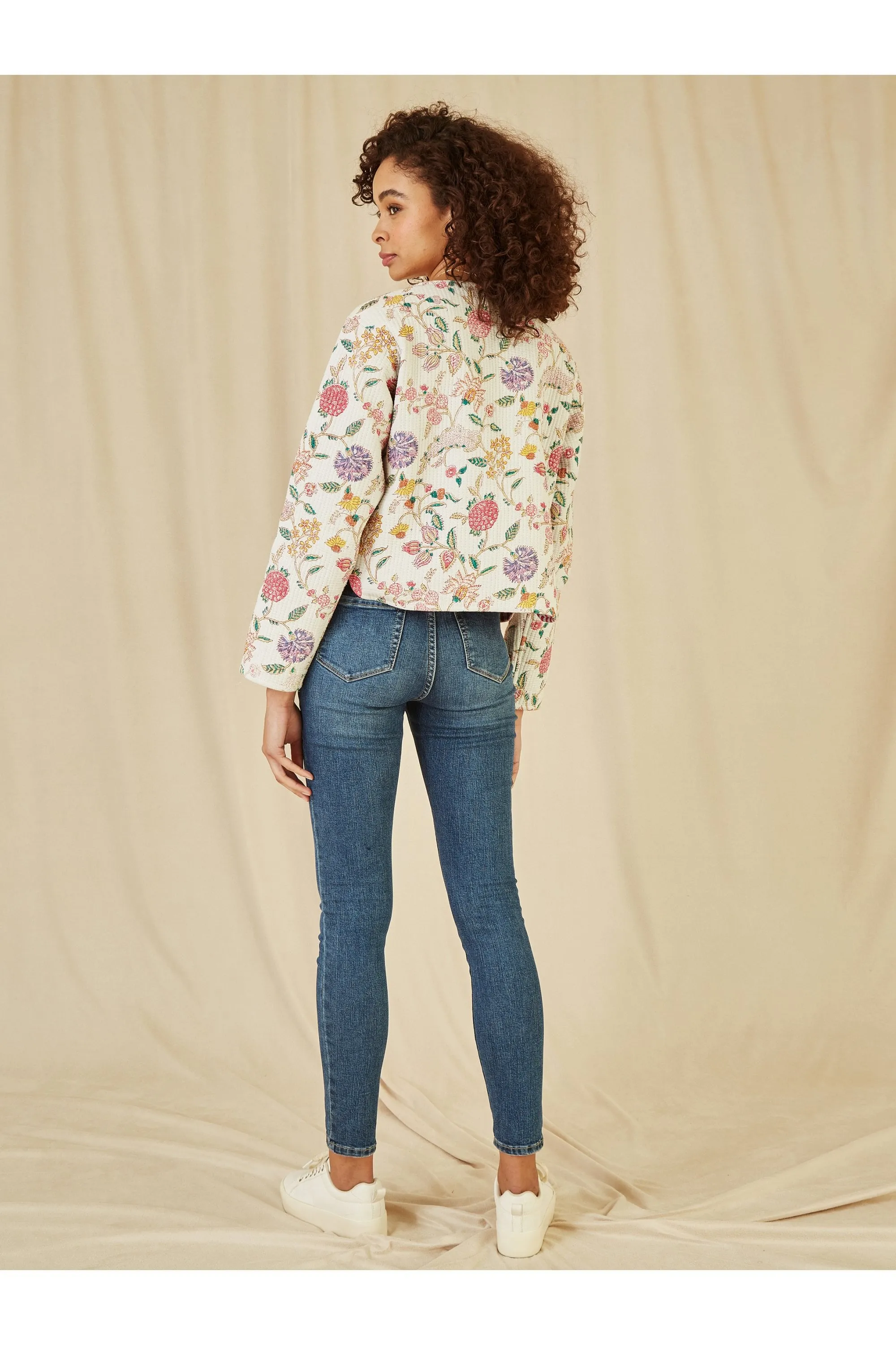 Yumi White Floral Print Reversible Cotton Cropped Quilted Jacket